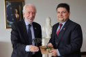 Governador em exercício Darci Piana recebe o  cônsul honorário da Hungria em Curitiba, Marco Aurélio Schetino de Lima.  -  Curitiba, 24/04/2019  -  Foto:  José Fernando Ogura/ANPr