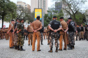 A Polícia Militar começou às 7 horas desta quarta-feira (24) uma megaoperação, a Operação Tiradentes, em todo o Estado, com aproximadamente três mil policiais, 1,2 mil viaturas, além do policiamento já feito rotineiramente. A operação vai até a manhã desta quinta-feira (25) e faz parte de uma ação nacional.  -  Foto: Divulgação PMPR