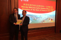 O governador Carlos Massa Ratinho Junior apresentou na quarta-feira (24), em Xangai, os projetos de infraestrutura do Paraná a executivos da China Communication Construction Company (CCCC), grupo empresarial que opera diversos ativos de infraestrutura, incluindo rodovias, ferrovias, metrôs, portos e aeroportos. O governador lidera uma missão internacional ao país asiático que segue até esta sexta-feira (26). Foto: DivulgaçãoANPr
