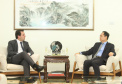 CHINA - O governador Carlos Massa Ratinho também esteve com o embaixador da China no Brasil, Yang Wanming. Ele apresentou como resultado da recente viagem ao país, na semana passada, a confirmação da visita do CEO da China Communications Construction Company (CCCC) - estatal chinesa e maior empresa de infraestrutura do País - ao Paraná no dia 14 de maio. Na foto, o secretário da Infraestrurtura e Logística, Sandro Alex - Curitiba, 29/04/2019 - Foto: Rodrigo Félix Leal/ANPr