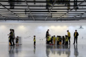 O Museu Oscar Niemeyer promove em 25 de maio mais uma edição do programa Uma noite no MON. Desta vez, o tema do encontro é a 6ª Convenção de Fantasmas: Revisitando Memórias. As atividades incluem dinâmicas, oficinas, brincadeiras e visitas mediadas em forma de contação de histórias. São 60 vagas e o custo é de R$ 100,00. As inscrições começam nesta quinta-feira (2). Foto: Maita Franco/Divulgação - MON