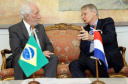 O vice-governador Darci Piana recebeu nesta quinta-feira (2), no Palácio Iguaçu, o embaixador da Holanda no Brasil, Cornelis Van Rij, e apresentou os potenciais do Estado nas áreas da agricultura, indústria, infraestrutura e inovação. Foto:Jaelson Lucas / ANPr