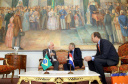  O vice-governador Darci Piana recebeu nesta quinta-feira (2), no Palácio Iguaçu, o embaixador da Holanda no Brasil, Cornelis Van Rij, e apresentou os potenciais do Estado nas áreas da agricultura, indústria, infraestrutura e inovação.Foto:Jaelson Lucas / ANPr