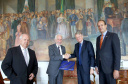  O vice-governador Darci Piana recebeu nesta quinta-feira (2), no Palácio Iguaçu, o embaixador da Holanda no Brasil, Cornelis Van Rij, e apresentou os potenciais do Estado nas áreas da agricultura, indústria, infraestrutura e inovação.Foto:Jaelson Lucas / ANPr