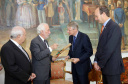  O vice-governador Darci Piana recebeu nesta quinta-feira (2), no Palácio Iguaçu, o embaixador da Holanda no Brasil, Cornelis Van Rij, e apresentou os potenciais do Estado nas áreas da agricultura, indústria, infraestrutura e inovação.Foto:Jaelson Lucas / ANPr
