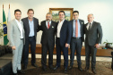 O governador Carlos Massa Ratinho Junior assinou nesta segunda-feira (6) decreto que prorroga os benefícios fiscais do Imposto sobre Circulação de Mercadorias e Serviços (ICMS) ao setor produtivo de todo o Estado. A medida beneficia setores como a agropecuária e indústria e busca manter a competitividade de mercado de diversos produtos paranaenses. Foto: Rodrigo Felix Leal/ANPr - 06/05/2019