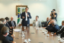 O governador Carlos Massa Ratinho Junior assinou nesta segunda-feira (6) decreto que prorroga os benefícios fiscais do Imposto sobre Circulação de Mercadorias e Serviços (ICMS) ao setor produtivo de todo o Estado. A medida beneficia setores como a agropecuária e indústria e busca manter a competitividade de mercado de diversos produtos paranaenses. Foto: Rodrigo Felix Leal/ANPr - 06/05/2019