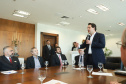 O governador Carlos Massa Ratinho Junior assinou nesta segunda-feira (6) decreto que prorroga os benefícios fiscais do Imposto sobre Circulação de Mercadorias e Serviços (ICMS) ao setor produtivo de todo o Estado. A medida beneficia setores como a agropecuária e indústria e busca manter a competitividade de mercado de diversos produtos paranaenses. Foto: Rodrigo Felix Leal/ANPr - 06/05/2019