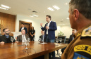 O governador Carlos Massa Ratinho Junior entregou nesta quarta-feira (8), em cerimônia no Palácio Iguaçu, novas armas, rádios comunicadores e veículos de escolta ao Departamento Penitenciário do Paraná (Depen). Foto: Rodrigo Felix Leal/ANPr
