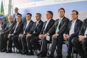 O governador Carlos Massa Ratinho Junior recebe  em Foz do Iguaçu, o presidente Jair Bolsonaro e o presidente do Paraguai Mario Abdo Benítez para o lançamento da pedra fundamental da segunda ponte entre Brasil e Paraguai, em cerimônia  no Marco das Três Fronteiras, nesta sexta-feira (10).   Foz do Iguaçu, 10/05/2019 -  Foto: Geraldo Bubniak/ANPr