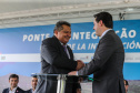 O governador Carlos Massa Ratinho Junior recebe  em Foz do Iguaçu, o presidente Jair Bolsonaro e o presidente do Paraguai Mario Abdo Benítez para o lançamento da pedra fundamental da segunda ponte entre Brasil e Paraguai, em cerimônia  no Marco das Três Fronteiras, nesta sexta-feira (10).   Foz do Iguaçu, 10/05/2019 -  Foto: Geraldo Bubniak/ANPr