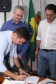 O governador Carlos Massa Ratinho Junior lançou nesta quinta-feira (16) o Parque Tecnológico do Instituto de Tecnologia do Paraná (Tecpar) em Maringá, no Noroeste do Paraná. Durante reunião do secretariado realizada na Expoingá, o governador assinou o edital de chamamento de empresas de base tecnológica para o local. Foto: Rodrigo Felix Leal/ANPr