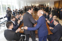 A Proposta de Emenda Constitucional (PEC) que põe fim à aposentadoria vitalícia de governadores será promulgada nesta quarta-feira (29) em solenidade, no Palácio Iguaçu pelo governador Carlos Massa Ratinho Junior. Participaram: presidente da Assembleia Legislativa, dep. Ademar Traiano e vários deputados estaduais.Curitiba, 29-05-19.Foto: Arnaldo Alves / ANPr.