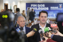 A Proposta de Emenda Constitucional (PEC) que põe fim à aposentadoria vitalícia de governadores será promulgada nesta quarta-feira (29) em solenidade, no Palácio Iguaçu pelo governador Carlos Massa Ratinho Junior. Participaram: presidente da Assembleia Legislativa, dep. Ademar Traiano e vários deputados estaduais.Curitiba, 29-05-19.Foto: Arnaldo Alves / ANPr.