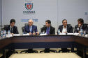 Representantes do Governo do Estado se reuniram nesta quarta-feira (29) com os deputados da base de apoio para apresentar a primeira versão do Banco de Projetos, que vai destinar R$ 375 milhões para licitar projetos executivos de grandes obras estruturais em todas as regiões do Estado. O chefe da Casa Civil, Guto Silva, coordenou a reunião  -  Curitiba, 29/05/2019  -  Foto: José Fernando Ogura/ANPr