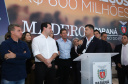 O Grupo Madero confirmou nesta quarta-feira (29), em cerimônia no Palácio Iguaçu, investimentos de R$ 600 milhões na ampliação das operações da empresa em Ponta Grossa, na região dos Campos Gerais. O anúncio foi feito pelo presidente do Grupo, Júnior Durski, ao lado do governador Carlos Massa Ratinho Junior e do apresentador Luciano Huck, sócio do empreendimento. - Curitiba, 29/05/2019 - Foto: Rodrigo Félix Leal/ANPr
