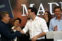 O Grupo Madero confirmou nesta quarta-feira (29), em cerimônia no Palácio Iguaçu, investimentos de R$ 600 milhões na ampliação das operações da empresa em Ponta Grossa, na região dos Campos Gerais. O anúncio foi feito pelo presidente do Grupo, Júnior Durski, ao lado do governador Carlos Massa Ratinho Junior e do apresentador Luciano Huck, sócio do empreendimento.  -  Curitiba, 29/05/2019  -  Foto Gilson Abreu/ANPr