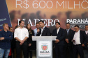 O Grupo Madero confirmou nesta quarta-feira (29), em cerimônia no Palácio Iguaçu, investimentos de R$ 600 milhões na ampliação das operações da empresa em Ponta Grossa, na região dos Campos Gerais. O anúncio foi feito pelo presidente do Grupo, Júnior Durski, ao lado do governador Carlos Massa Ratinho Junior e do apresentador Luciano Huck, sócio do empreendimento.  -  Curitiba, 29/05/2019  -  Foto Gilson Abreu/ANPr