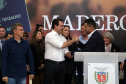 O Grupo Madero confirmou nesta quarta-feira (29), em cerimônia no Palácio Iguaçu, investimentos de R$ 600 milhões na ampliação das operações da empresa em Ponta Grossa, na região dos Campos Gerais. O anúncio foi feito pelo presidente do Grupo, Júnior Durski, ao lado do governador Carlos Massa Ratinho Junior e do apresentador Luciano Huck, sócio do empreendimento.  -  Curitiba, 29/05/2019  -  Foto Gilson Abreu/ANPr