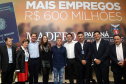 O Grupo Madero confirmou nesta quarta-feira (29), em cerimônia no Palácio Iguaçu, investimentos de R$ 600 milhões na ampliação das operações da empresa em Ponta Grossa, na região dos Campos Gerais. O anúncio foi feito pelo presidente do Grupo, Júnior Durski, ao lado do governador Carlos Massa Ratinho Junior e do apresentador Luciano Huck, sócio do empreendimento.  -  Curitiba, 29/05/2019  -  Foto Gilson Abreu/ANPr
