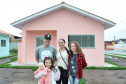 Dezessete famílias de Paranaguá receberam nesta quarta-feira (29) as chaves da casa própria. A partir de agora elas residem no Moradias Porto Seguro I, empreendimento que recebeu cerca de R$ 1,2 milhão de investimento, recursos financiados pelo Governo do Estado, por meio da Companhia de Habitação do Paraná (Cohapar). Foto:Bianca Breus / Cohapar