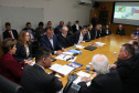 Uma comitiva de empresários e políticos da República Tcheca, liderada pela embaixadora Sandra Linkensederová, esteve nesta quarta-feira (29) no Paraná para discutir possíveis investimentos no Estado. Acompanhados do vice-governador Darci Piana, os tchecos foram a Ponta Grossa, nos Campos Gerais, onde estudam instalar uma unidade da fabricante de caminhões Tacla. Foto: Camila Tonetti
