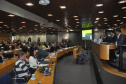 A Fomento Paraná e a FecomércioPR firmaram um protocolo de intenções com objetivo de incentivar sindicatos filiados à federação empresarial a aderir ao edital da instituição financeira estadual para credenciamento de correspondentes.

A assinatura aconteceu durante reunião de diretoria da FecomércioPR com o vice-governador, Darci Piana, e o diretor-presidente da Fomento Paraná, Heraldo Neves. Foto: Fomento Paraná