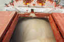 O Porto de Paranaguá registrou nova movimentação recorde. Desta vez, no embarque de açúcar a granel pelo berço 204. Um único navio - o Caravos Glory, das Ilhas Marschall (Oceania) - levará uma carga de 58.175 toneladas para o Oriente Médio. A média dos carregamentos no local geralmente fica entre 40 e 45 mil toneladas.  -  Paranaguá, 03/06/2019  -  Foto: Cláudio Neves/APPA