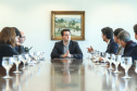 O governador Carlos Massa Ratinho Junior e o secretário do Planejamento e Projetos Estruturantes, Valdemar Bernardo Jorge, se reuniram nesta terça-feira (04) com Ignacio Socías, diretor de Relações Internacionais da Federação Internacional para o Desenvolvimento da Família, que possui status consultivo na Organização das Nações Unidas (ONU). Foi o primeiro passo para o estabelecimento de parcerias entre o Paraná e a instituição. Foto: Rodrigo Felix Leal/ANPr