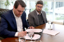 O governador Carlos Massa Ratinho Jr assinou autorização para contratação de empresa especializada em engenharia portuária para execução das obras de recuperação do Píer Público de Inflamáveis do Porto de Paranaguá.Foto Gilson Abreu/ANPr