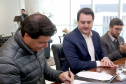 O governador Carlos Massa Ratinho Jr assinou autorização para contratação de empresa especializada em engenharia portuária para execução das obras de recuperação do Píer Público de Inflamáveis do Porto de Paranaguá.Foto Gilson Abreu/ANPr