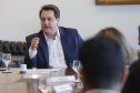 O governador Carlos Massa Ratinho Junior recebeu em seu gabinete, o secretário de Educação, Renato Feder e integrantes do Instituto Lemann.Curitiba, 05-06-19.Foto: Arnaldo Alves / ANPr.