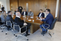 O governador Carlos Massa Ratinho Junior recebeu em seu gabinete, o secretário de Educação, Renato Feder e integrantes do Instituto Lemann.Curitiba, 05-06-19.Foto: Arnaldo Alves / ANPr.