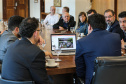 O governador Carlos Massa Ratinho Junior conheceu nesta quinta-feira (6) uma nova alternativa de energia limpa e mais econômica produzida 100% no Paraná. O diretor-presidente do Centro Internacional de Energias Renováveis – Biogás (CIBiogás), Rodrigo de Almeida Galvão, apresentou, em reunião no Palácio Iguaçu, o biometano, um biocombustível gasoso obtido a partir do processamento do biogás.  Curitiba, 06/06/2019 -Foto: Geraldo Bubniak/ANPr