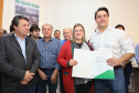 Os municípios de Pitanga, Goioxim, Guarapuava, Roncador, Campina do Simão e Cândido de Abreu, na região central do Paraná, vão investir R$ 2,3 milhões em obras e ações de melhoria em outras áreas. Os recursos são do Governo do Estado e foram confirmados pelo governador Carlos Massa Ratinho Junior nesta sexta-feira (7), em encontro com prefeitos na Associação dos Municípios do Centro do Paraná (AMOCENTRO), em Pitanga.  Foto: José Fernando Ogura/ANPr