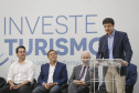 Governador Carlos Massa Ratinho Junior participa do seminário  do programa Investe Turismo, em Foz do Iguaçu. Na foto, o ministro do Turismo, Marcelo Álvaro Antônio. Foto: Arnaldo Alves/ANPr