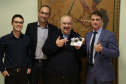 Saneamento avança em Curitiba após novo contrato com a Sanepar. Prefeito Greca recebe do presidente da Sanepar réplica do robô que faz vistoria de rede de esgoto   -  Curitiba, 13/06/2019  -  Foto: Divulgação Sanepar