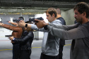 A Polícia Civil do Paraná promoveu na sexta-feira (14) a primeira edição do Curso de Orientação à Imprensa em Áreas de Conflito Armado, em Curitiba. Noções básicas sobre procedimentos policiais em locais de crime, atendimento pré-hospitalar de combate e instrução de tiro foram algumas das disciplinas ministradas no treinamento, que reuniu 20 jornalistas de veículos de comunicação paranaenses.  Curitiba, 17/06/2019  -  Foto: Divulgação Polícia Civil