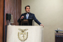 O governador Carlos Massa Ratinho Junior participa da entrega do título de Cidadão Honorário do Paraná ao senador Oriovisto Guimarães, na Assembleia Legislativa do Paraná Curitiba, 17/06/2019 -Foto: Geraldo Bubniak/ANPr