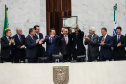 O governador Carlos Massa Ratinho Junior participa da entrega do título de Cidadão Honorário do Paraná ao senador Oriovisto Guimarães, na Assembleia Legislativa do Paraná Curitiba, 17/06/2019 -Foto: Geraldo Bubniak/ANPr