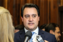 O governador Carlos Massa Ratinho Junior participa da entrega do título de Cidadão Honorário do Paraná ao senador Oriovisto Guimarães, na Assembleia Legislativa do Paraná Curitiba, 17/06/2019 -Foto: Geraldo Bubniak/ANPr