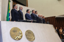 O governador Carlos Massa Ratinho Junior participa da entrega do título de Cidadão Honorário do Paraná ao senador Oriovisto Guimarães, na Assembleia Legislativa do Paraná Curitiba, 17/06/2019 -Foto: Geraldo Bubniak/ANPr