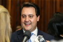 O governador Carlos Massa Ratinho Junior participa da entrega do título de Cidadão Honorário do Paraná ao senador Oriovisto Guimarães, na Assembleia Legislativa do Paraná Curitiba, 17/06/2019 -Foto: Geraldo Bubniak/ANPr
