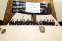 O governador Carlos Massa Ratinho Junior participa da entrega do título de Cidadão Honorário do Paraná ao senador Oriovisto Guimarães, na Assembleia Legislativa do Paraná Curitiba, 17/06/2019 -Foto: Geraldo Bubniak/ANPr