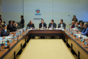 O governador Massa Ratinho Junior recebeu nesta terça-feira (18) chefes de núcleos das regiões de Apucarana, Maringá e Ivaiporã. Foi o segundo encontro de representantes das diversas áreas do governo no Interior com o objetivo de ampliar a integração e alinhar informações sobre programas, ações e resultados dos primeiros meses de gestão.  -  Curitiba, 18/06/2019  -  Foto: Guilherme Flores/Casa Civil