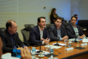 O governador Massa Ratinho Junior recebeu nesta terça-feira (18) chefes de núcleos das regiões de Apucarana, Maringá e Ivaiporã. Foi o segundo encontro de representantes das diversas áreas do governo no Interior com o objetivo de ampliar a integração e alinhar informações sobre programas, ações e resultados dos primeiros meses de gestão.  -  Curitiba, 18/06/2019  -  Foto: Guilherme Flores/Casa Civil