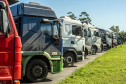 O movimento no Pátio de Triagem do Porto de Paranaguá, esta semana, passou dos três mil caminhões por dia. O volume é quase 67% maior que a média registrada normalmente, de até 2 mil veículos/dia, e resultado da boa fase do agronegócio brasileiro, principalmente no comércio de soja e milho.   -  Paranaguá, 19/06/2019  -  Foto: Cláudio Neves/Portos do Paraná