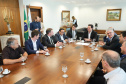 O governador Carlos Massa Ratinho Junior afirmou nesta terça-feira (25), no Palácio Iguaçu, durante o lançamento oficial do Conselho Gestor da Erva-Mate (Cogemate), que o Estado vai incentivar o desenvolvimento do cultivo da erva-mate e que o produto pode ser o propulsor de diversas iniciativas da gestão, como incentivo ao turismo, geração de emprego e industrialização da cadeia de alimentos.Foto: Rodrigo Felix Leal/ANPr
