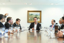 O governador Carlos Massa Ratinho Junior afirmou nesta terça-feira (25), no Palácio Iguaçu, durante o lançamento oficial do Conselho Gestor da Erva-Mate (Cogemate), que o Estado vai incentivar o desenvolvimento do cultivo da erva-mate e que o produto pode ser o propulsor de diversas iniciativas da gestão, como incentivo ao turismo, geração de emprego e industrialização da cadeia de alimentos.Foto: Rodrigo Felix Leal/ANPr