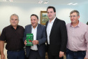 O governador Carlos Massa Ratinho Junior afirmou nesta terça-feira (25), no Palácio Iguaçu, durante o lançamento oficial do Conselho Gestor da Erva-Mate (Cogemate), que o Estado vai incentivar o desenvolvimento do cultivo da erva-mate e que o produto pode ser o propulsor de diversas iniciativas da gestão, como incentivo ao turismo, geração de emprego e industrialização da cadeia de alimentos.Foto: Rodrigo Felix Leal/ANPr